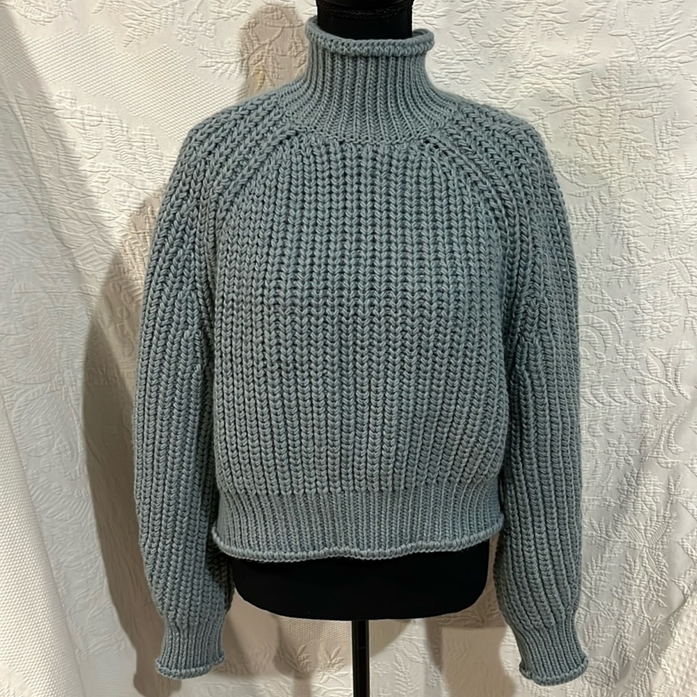H&M mock neck sweater, size medium‎
